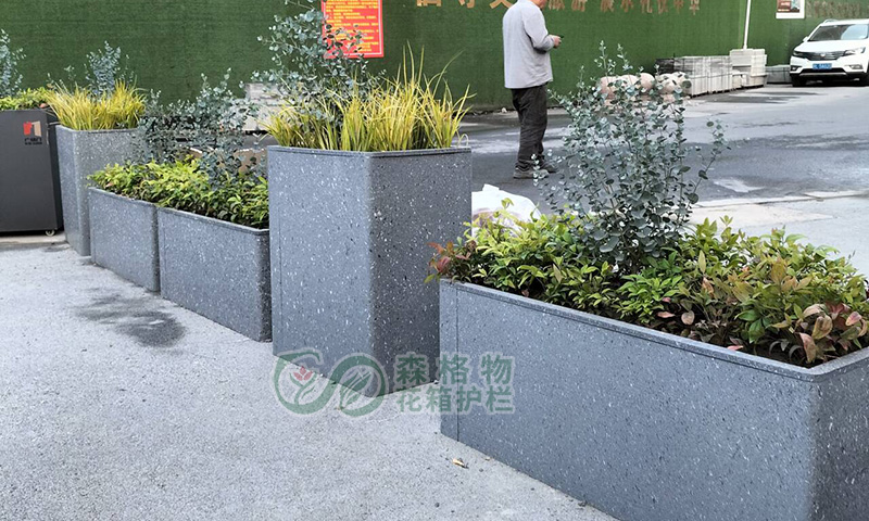 仿石纹款复合型新材料花箱扬州案例