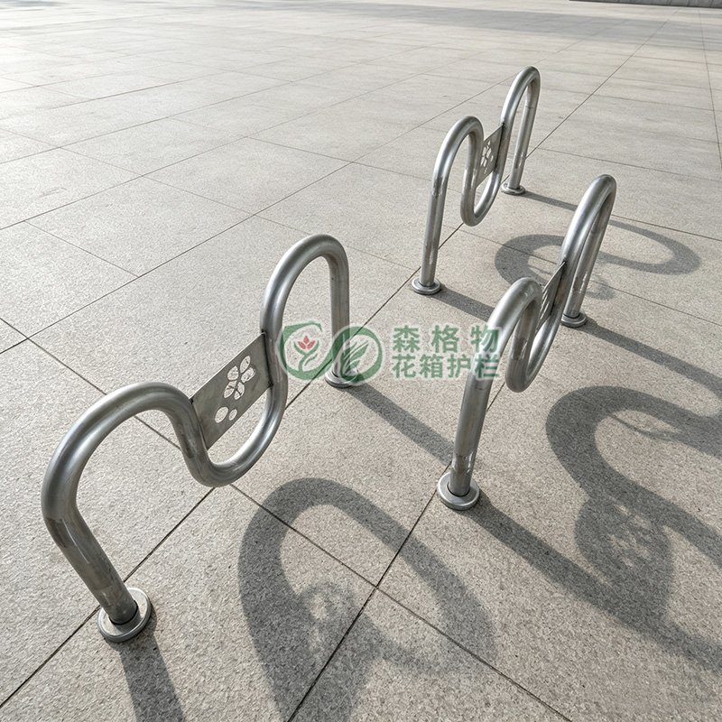 M型商业街广场车挡护栏